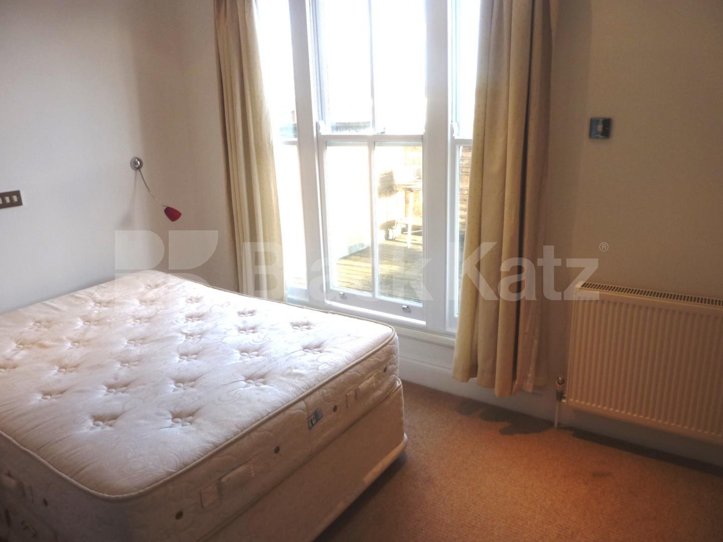 			MODERN ONE BED WITH ROOF TERRACE!, 1 Bedroom, 1 bath, 1 reception Flat			 Tollington Way, HOLLOWAY